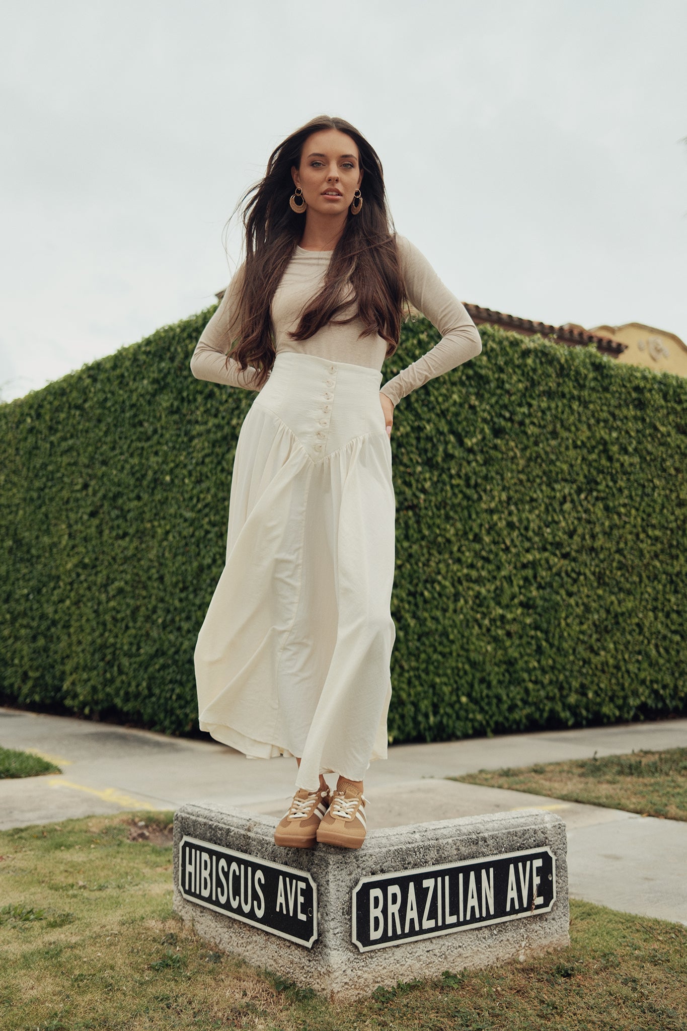 V-Yolk Skirt with Buttons